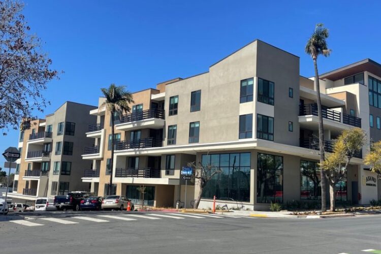 2100 4th San Diego Front - Harding APS